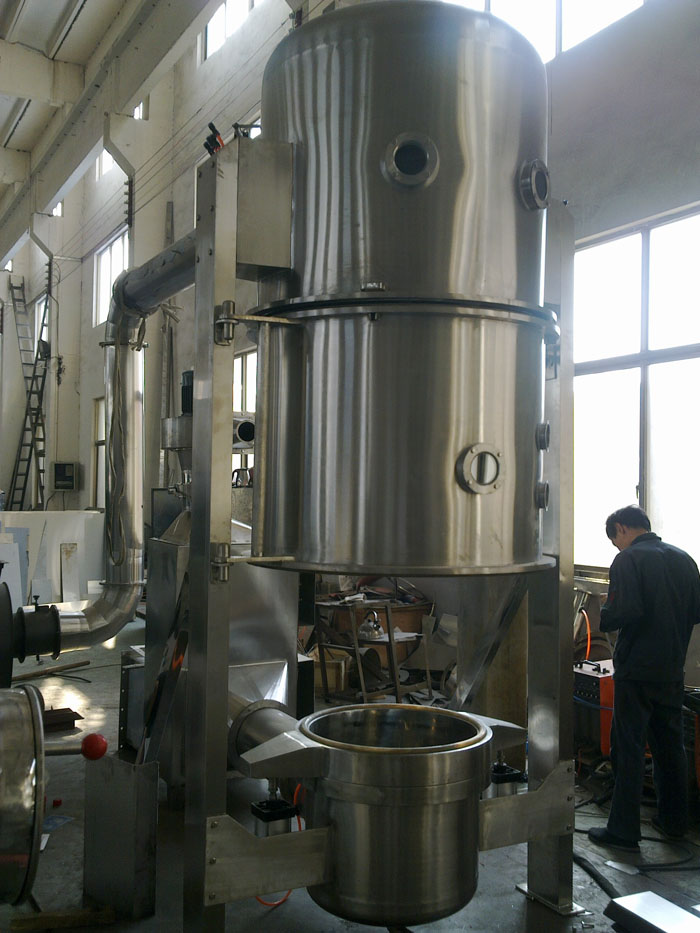 XZB旋轉流化床制丸（粒）包衣機調試中